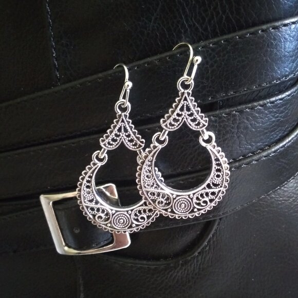 Bollywood Vibes! Intricate Filigree Hoops! Sexy Goddess Diva Earrings - Picture 1 of 7